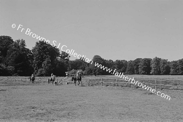 AT CASTLETOWN CHILDREN RIDING PATRICK JUMPING RIDING ON THE RING LADY CAREW & COL LEWIS JUDGING